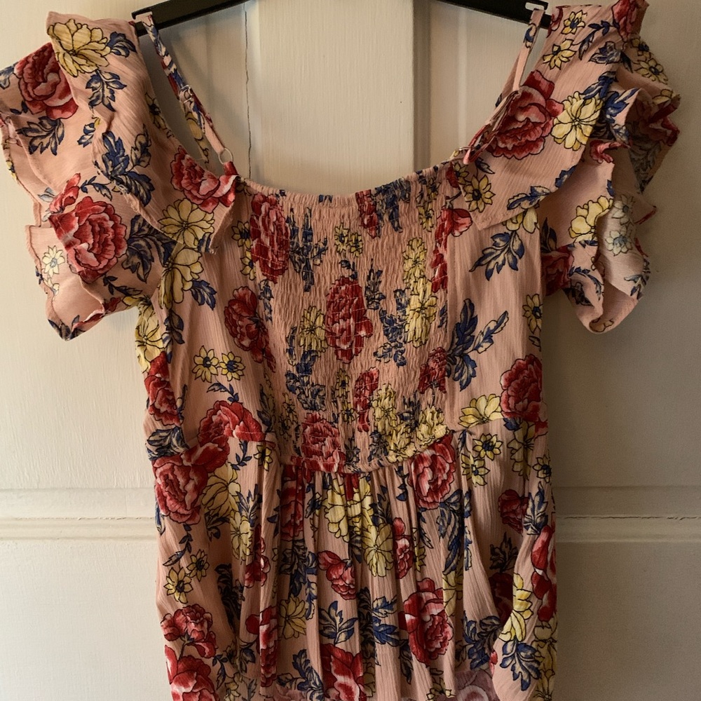 American Rag Floral Top - Picture 7 of 8